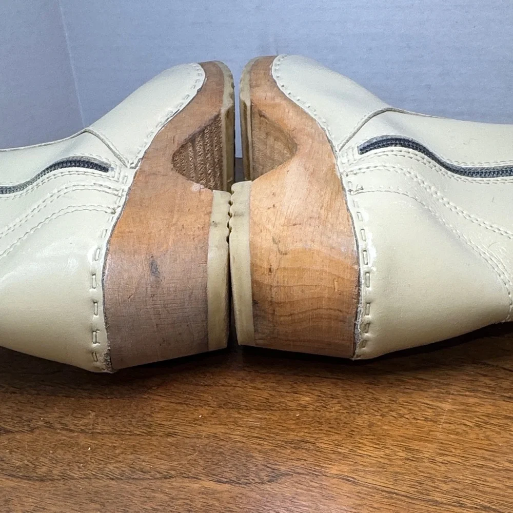 Hanna Andersson? Cream Patent Leather Wood Booties Boots, sz 36
